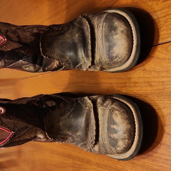 ARIAT ROUND TOE CAMO BOOT - Picture 7 of 14